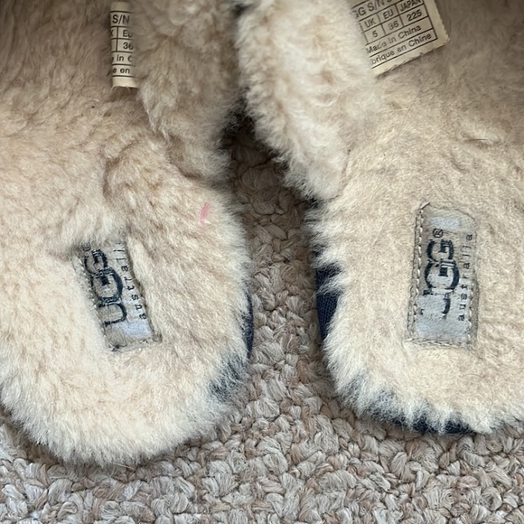 Ugg Slippers - Picture 3 of 5